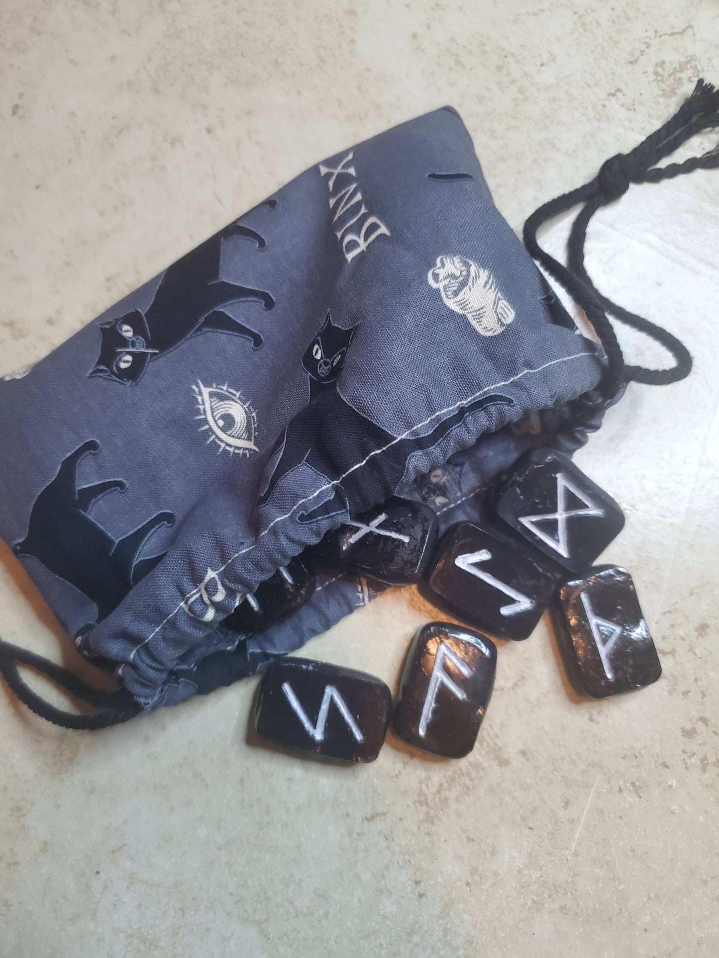 Runes with Binx bag