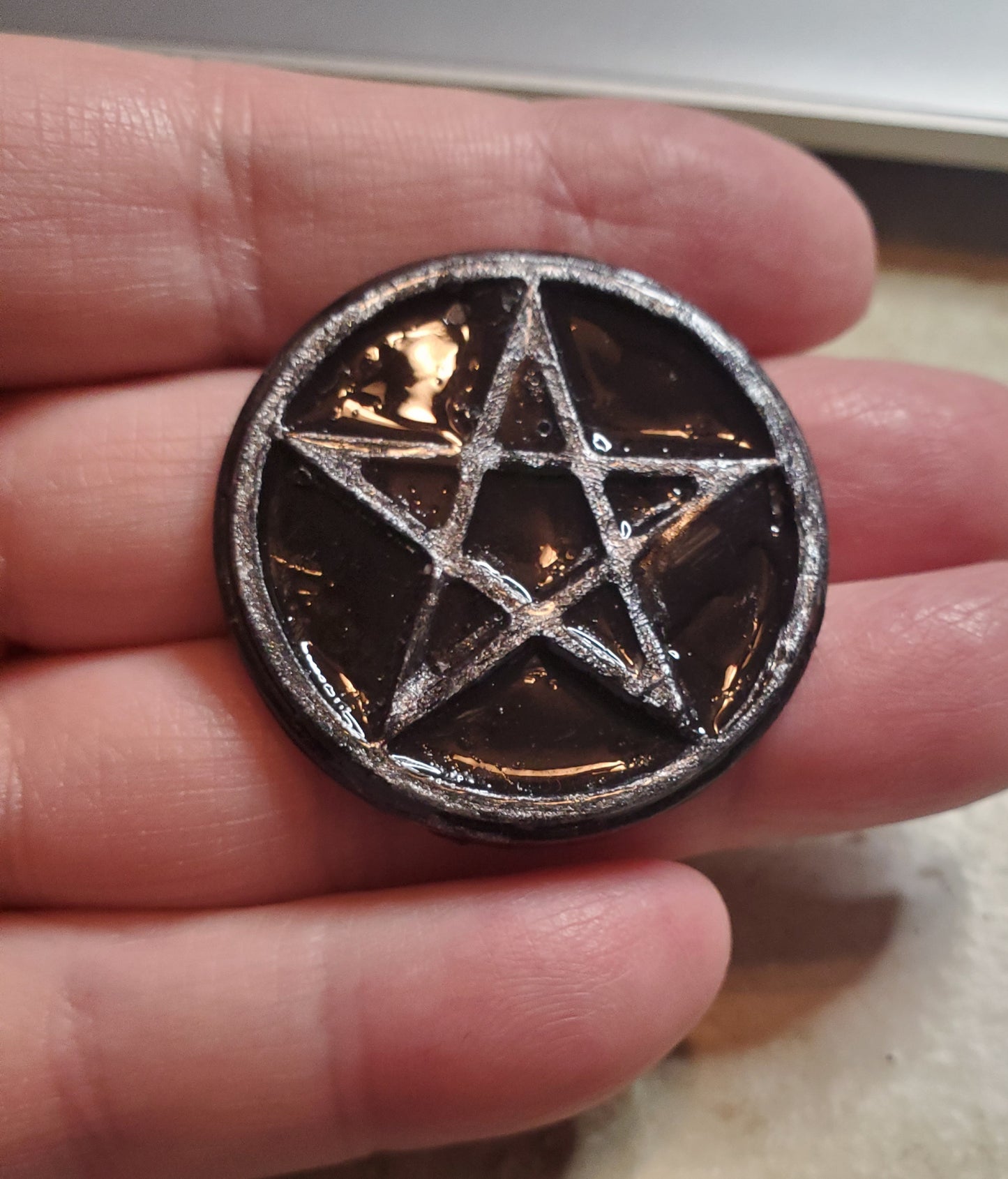 Pentagram magnet