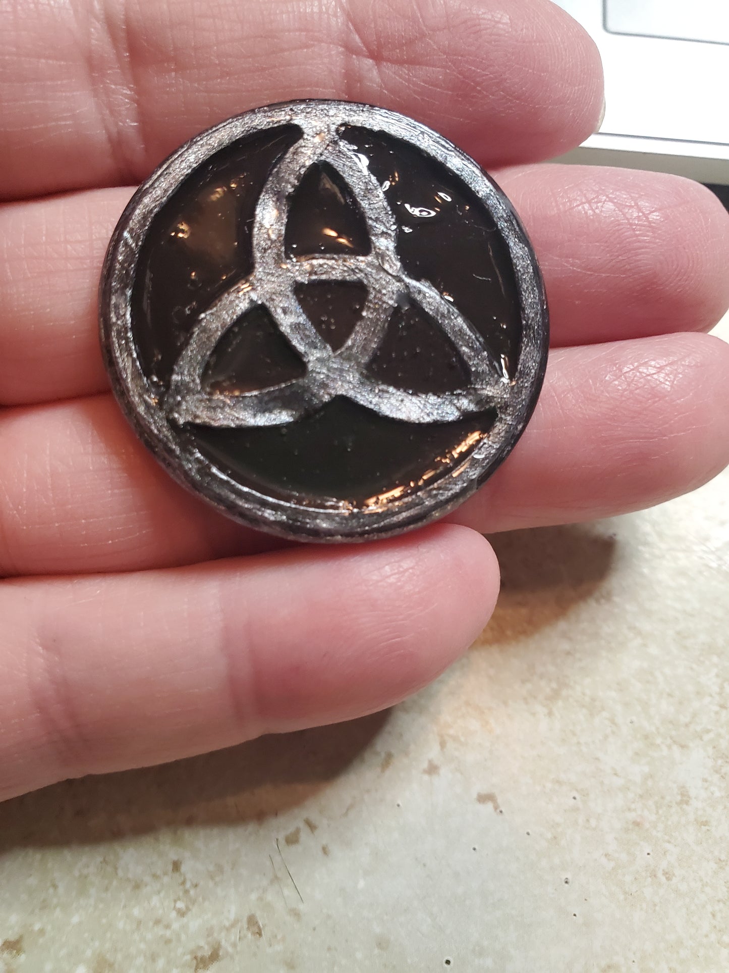Triquetra magnet